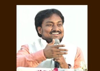 प्रसिद्ध कवी, व्याख्याते अनंत राऊत आज लोहारा शहरात; विद्यार्थ्यांना करणार मार्गदर्शन