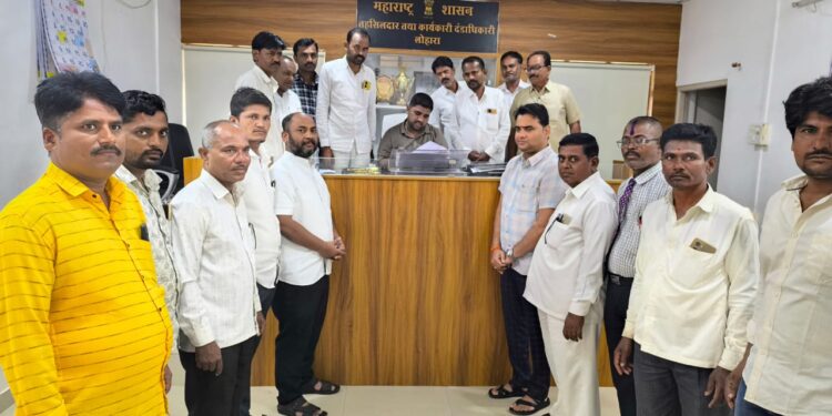 शिवसेना (उबाठा) पक्षाच्या वतीने सरकारला दिले निवेदन; जनतेला दिलेली आश्वासने फक्त कागदी ‘जुमलेबाजी’ ठरत असल्याचा आरोप