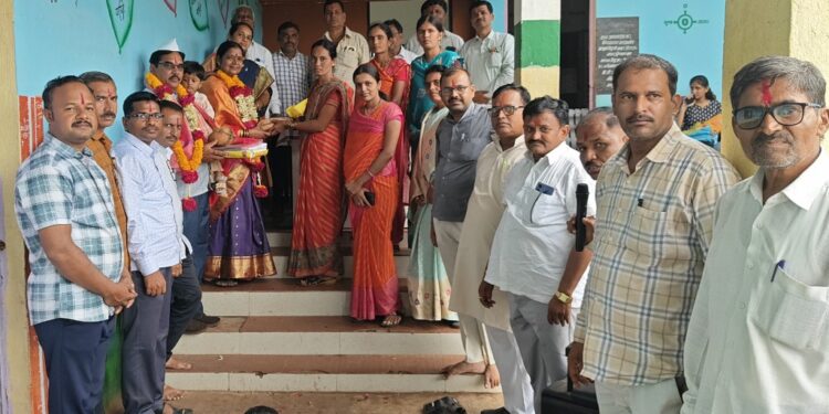 हिप्परगा (रवा) येथील मुख्याध्यापिका उलन कांबळे यांचा सेवानिवृत्तीनिमित्त सत्कार