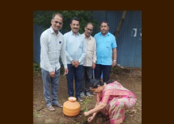 प्राचार्या पाटील मॅडम यांच्या वाढदिवसानिमित्त वृक्षारोपण