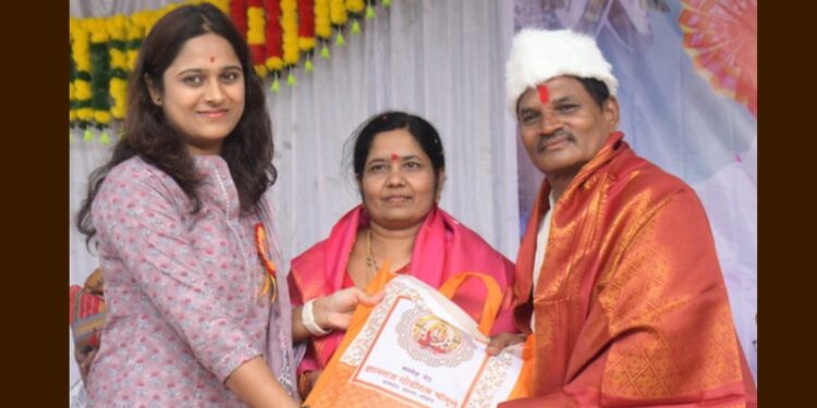 सास्तुर येथील मुख्याध्यापक माने यांचा सेवानिवृत्तीनिमित्त सत्कार