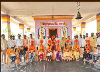 कामधेनू सेवा परिवाराच्या वतीने गुणवंत विद्यार्थ्यांचा सत्कार; गरजू विद्यार्थ्यांना शैक्षणिक साहित्य वाटप