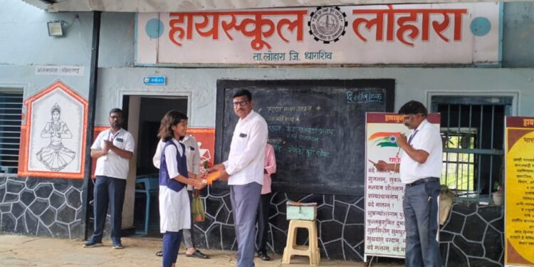 किंग कोब्रा गणेश मंडळाकडून आयोजित चित्रकला स्पर्धेचे बक्षीस वितरण; मुलींनीच मारली बाजी