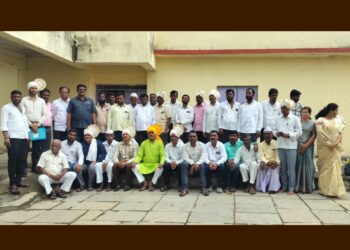 तावशीगड जिल्हा परिषद प्राथमिक शाळेत शिक्षकांचा सत्कार