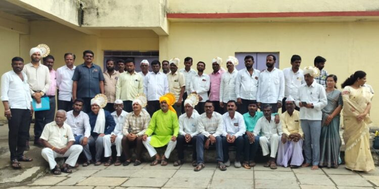 तावशीगड जिल्हा परिषद प्राथमिक शाळेत शिक्षकांचा सत्कार