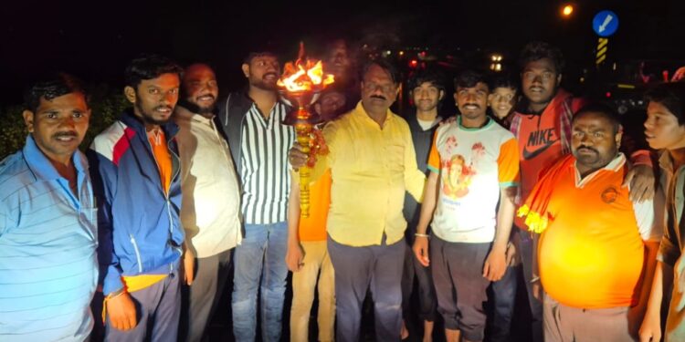 भक्तिभाव, परंपरा व सामाजिक ऐक्याचा संगम – आ. प्रवीण स्वामी हाती घेऊन धावले भवानीज्योत