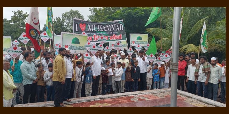 लोहारा शहरात मुस्लिम समाजाच्या वतीने निषेध मोर्चा