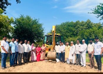 सालेगाव येथे सिमेंट रस्त्याच्या कामाचे भूमिपूजन
