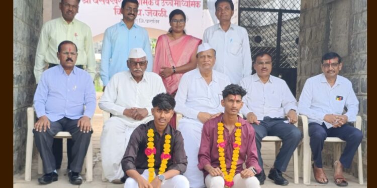 जेवळी येथील श्री बसवेश्वर विद्यालयाचे विभागीय क्रीडा स्पर्धेत यश; यशस्वी विद्यार्थ्यांचा विद्यालयात केला सत्कार
