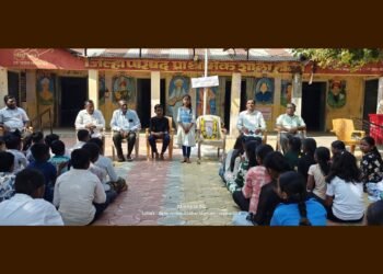 होळी जिल्हा परिषद शाळेत संविधान दिन साजरा