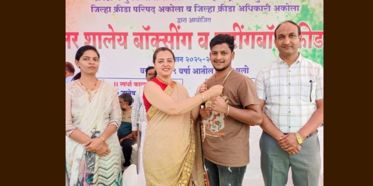 राज्यस्तरीय शालेय बॅाक्सिंग स्पर्धेत जन्मेजय जगताप याचे यश