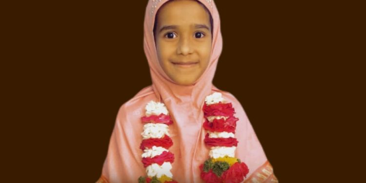 सात वर्षीय आनायशा खानापुरेने पूर्ण केला रोजा