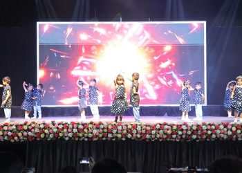 विद्यामाता स्कूलमध्ये वार्षिक स्नेहसंमेलन; विविध प्रकारच्या गीतांवर नृत्य सादर करून विद्यार्थ्यांनी जिंकली उपस्थितांची मने