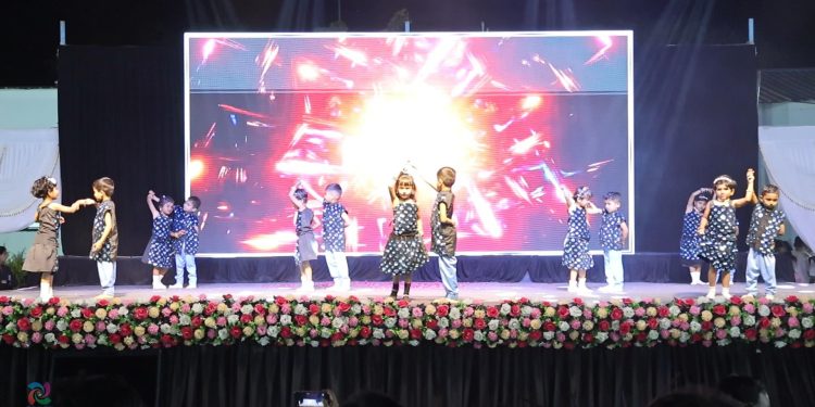 विद्यामाता स्कूलमध्ये वार्षिक स्नेहसंमेलन; विविध प्रकारच्या गीतांवर नृत्य सादर करून विद्यार्थ्यांनी जिंकली उपस्थितांची मने