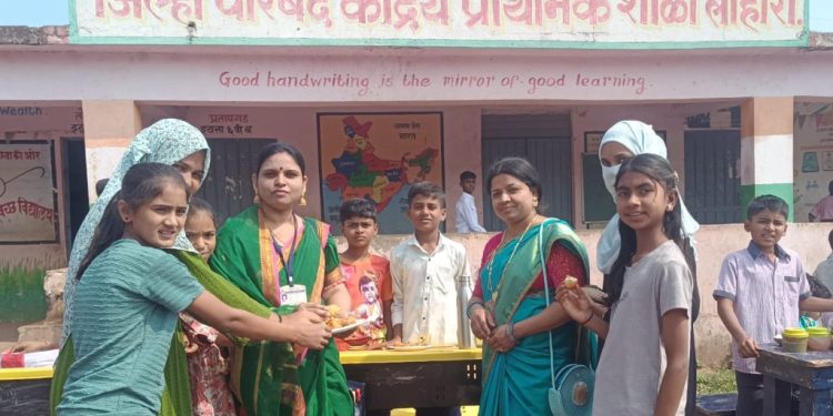 लोहारा येथील जिल्हा परिषद शाळेत बाल आनंद मेळावा