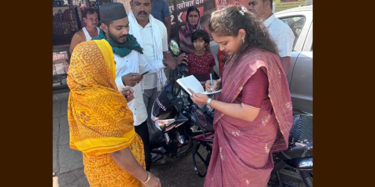नूतन पंचायत समिती सदस्या प्रगती घोटाळे यांनी जाणून घेतल्या नागरिकांच्या समस्या