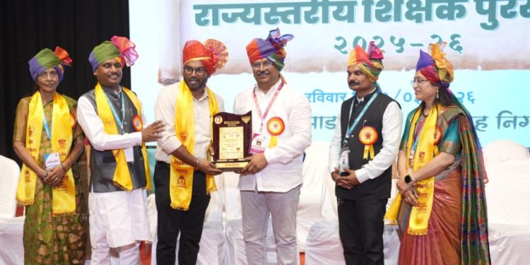 जिल्हा परिषद शिक्षक अनिल अर्जुने राज्यस्तरीय आदर्श शिक्षक पुरस्काराने सन्मानित