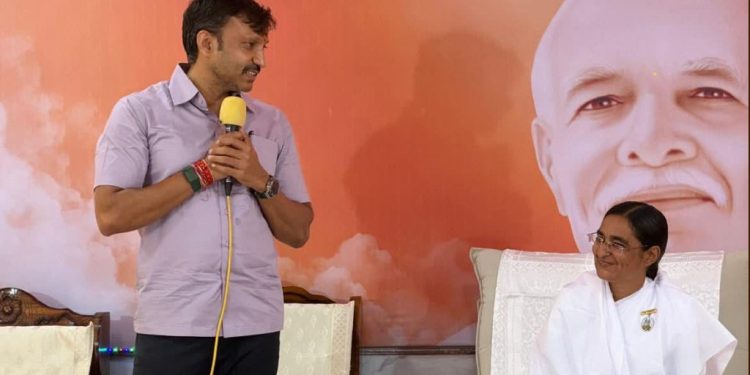 खासदार निंबाळकर यांची लोहारा येथील ब्रह्मकुमारीज आध्यात्मिक केंद्राला भेट