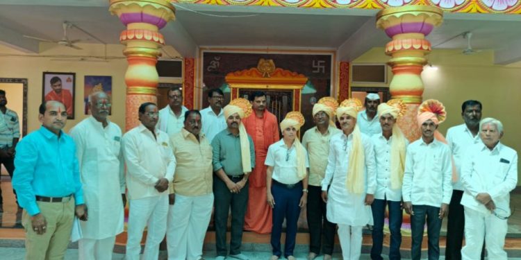 जेवळी येथे बसवरत्न पुरस्काराने सात जणांचा सन्मान