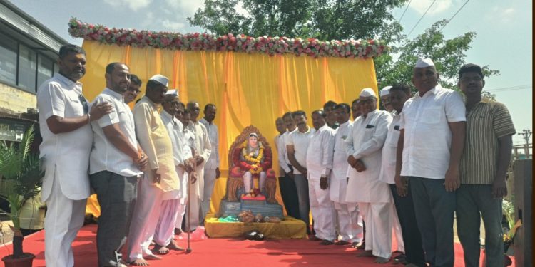 लोहारा शहरात पुण्यश्लोक अहिल्यादेवी होळकर जयंती साजरी, रक्तदान शिबिरात २२ रक्तदात्यांनी केले रक्तदान
