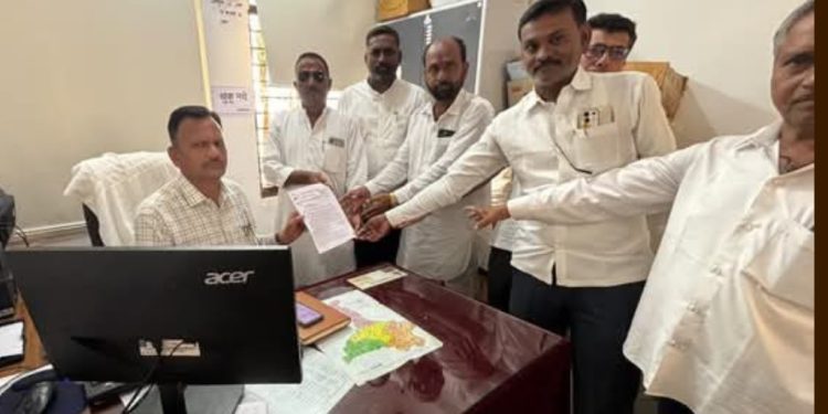 कर्जमाफी योजनेतील जाचक अटी रद्द करून सरसकट कर्जमाफी करण्यात यावी – राष्ट्रवादी काँग्रेस पक्ष (श. प.) यांच्या वतीने निवेदनाद्वारे मागणी