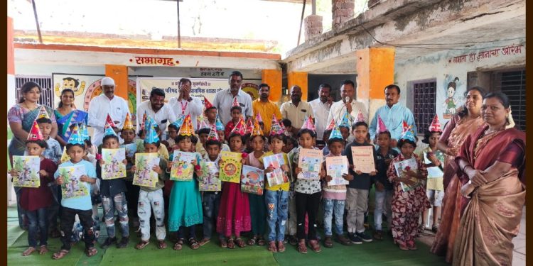 लोहारा येथील जिल्हा परिषद शाळेत इयत्ता पहिलीच्या विद्यार्थ्यांचा प्रवेशोत्सव व नवागत विद्यार्थ्यांचे स्वागत, पाठ्यपुस्तक वितरण