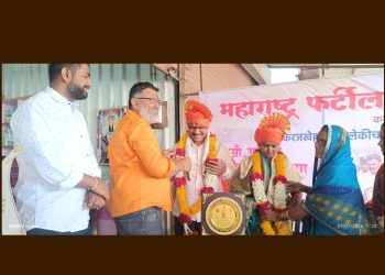 करजखेडच्या प्रगतशील शेतकरी अनिता आबासाहेब चव्हाण यांचा सत्कार