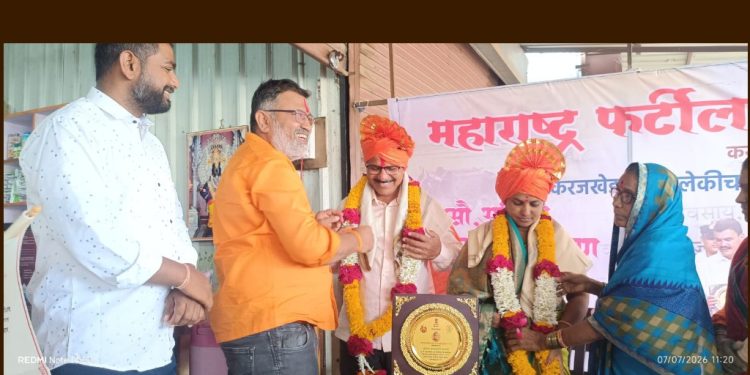 करजखेडच्या प्रगतशील शेतकरी अनिता आबासाहेब चव्हाण यांचा सत्कार