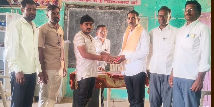 माळेगाव येथील शालेय व्यवस्थापन समितीच्या अध्यक्षपदी श्रीधर गर्जे तर उपाध्यक्षपदी ज्योती कुंभार यांची निवड