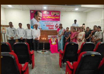 लोहारा येथे दिवंगत उपमुख्यमंत्री अजितदादा पवार यांच्या जयंतीनिमित्त रक्तदान शिबिर व व्याख्यान