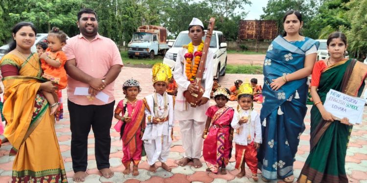 ज्ञानोबा माऊली तुकाराम, पंढरीनाथ महाराज की जयच्या नामघोषात न्यू व्हिजनच्या बाल वारकऱ्यांची निघाली दिंडी