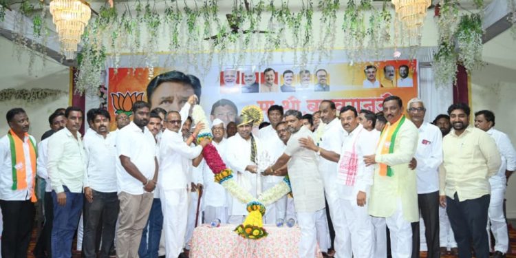 आ. बसवराज पाटील यांचा लोहाऱ्यात सत्कार