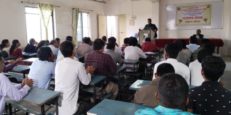 विद्यार्थ्यामध्ये सृजनशीलता आणि व्यक्तीमत्व विकास होणे गरजेचे – प्रा. डॉ. समाधान पसरकल्ले; बी.एस.एस. महाविद्यालयात वाङ्मय मंडळाचे उद्घाटन