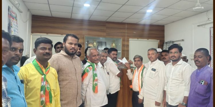 अन्यथा शेतकऱ्यांच्या न्यायासाठी दि. १२ ऑगस्ट रोजी लोहारा येथे रास्ता रोको आंदोलन करणार
