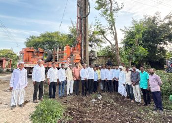 भातागळी गावात पाणीटंचाईची समस्या; युवक काँग्रेसचे राष्ट्रीय सचिव महेश देशमुख यांनी स्वखर्चाने दिले बोअरवेल