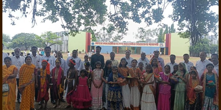 माकणी येथील भारत विद्यालयात श्रीकृष्ण जन्माष्टमी निमित्त दहीहंडी सोहळा उत्साहात साजरा