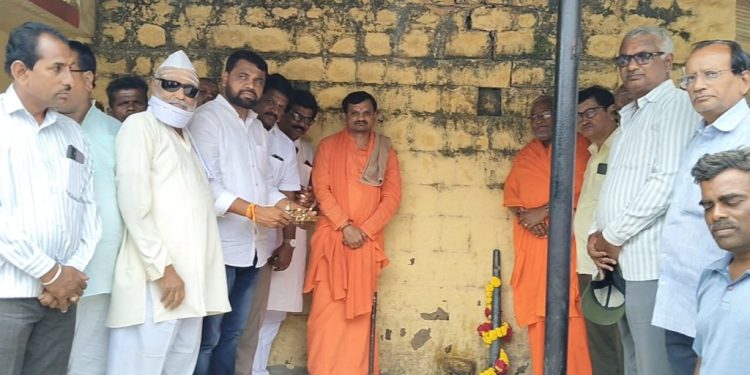 लोहारा येथे महात्मा बसवेश्वर मंदिर जीर्णोद्धार निमित्त विधिवत पुजा आणि संकल्प