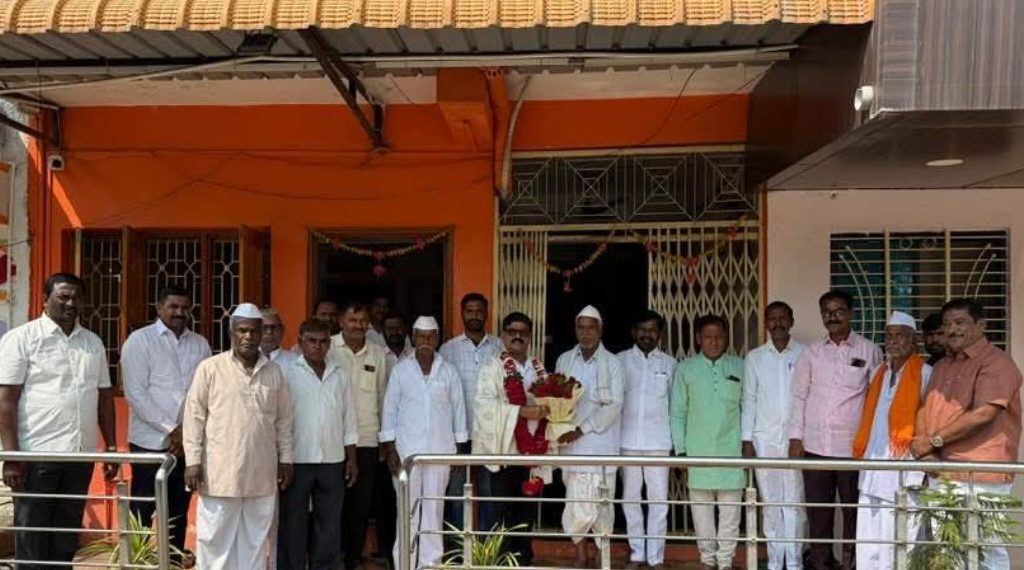 फणेपूर येथील जय भोलेनाथ विविध कार्यकारी सेवा सहकारी सोसायटीला मंजुरी – माजी आमदार ज्ञानराज चौगुले यांच्या पाठपुराव्याचे यश, ग्रामस्थांकडून सत्कार