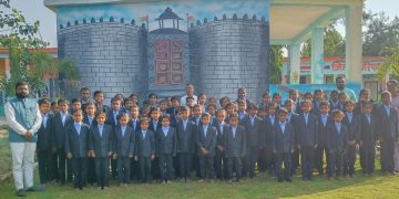 एकोंडी (लो) येथील जिल्हा परिषद शाळेचा नाविन्यपूर्ण उपक्रम! – विद्यार्थ्यांना शर्ट – पँटसह ब्लेझरचे मोफत वाटप